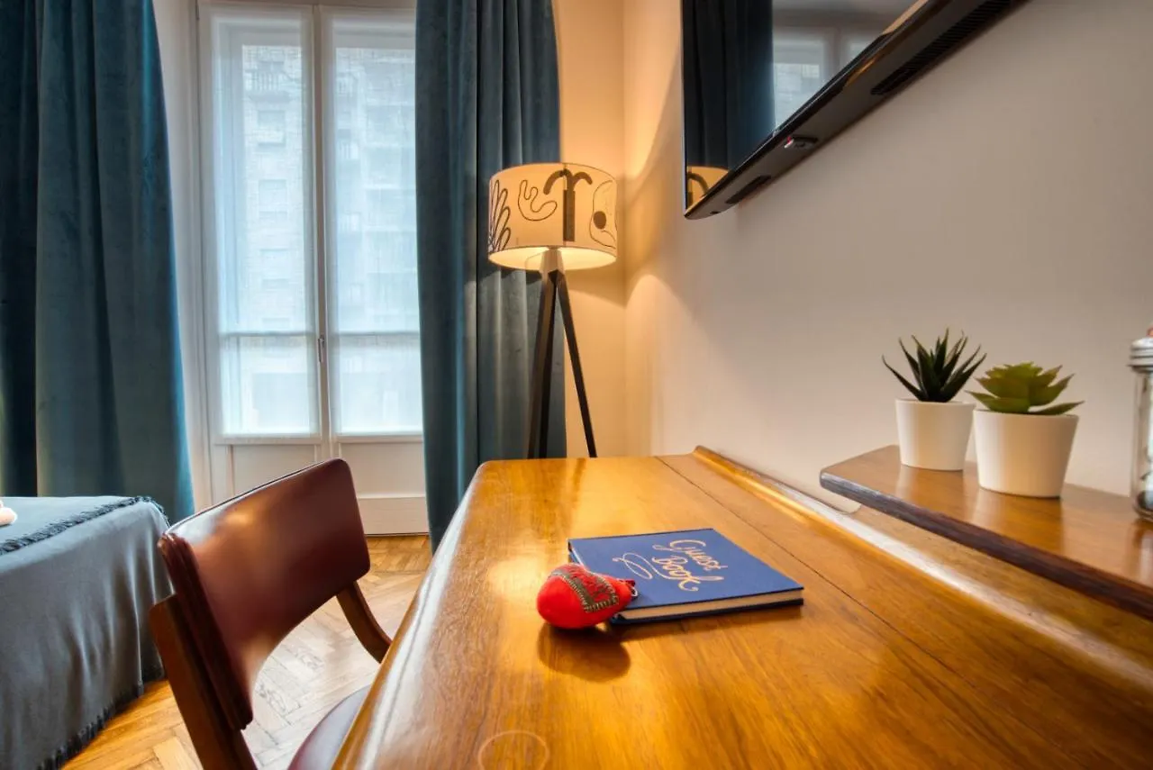 Dimora Claudia - Elegante Matrimoniale Con Bagno, Private Rooms, Self Check In, No Reception 米兰