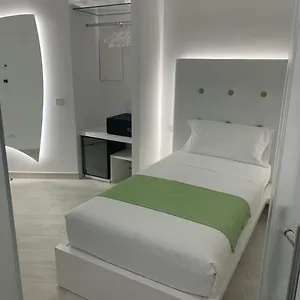 Pensión Ahd, Milán